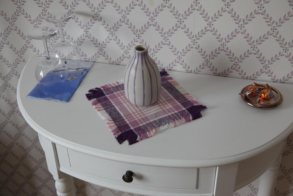 ¿Cuáles son los mejores hoteles cerca de Sandgrund Lars Lerin? Karlstad Habitación foto